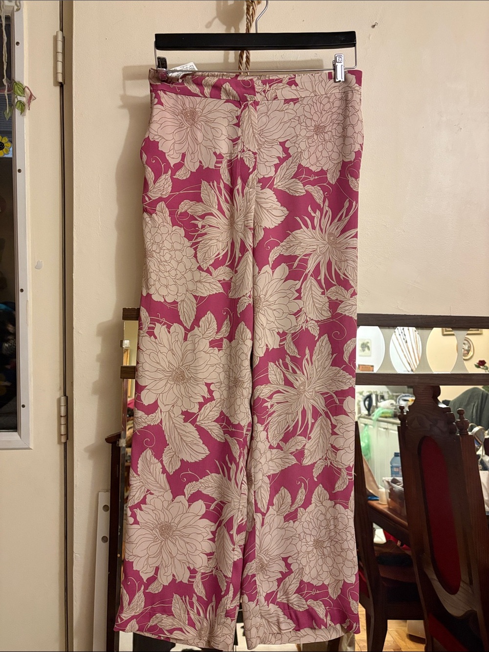 Mango Fuchsia Wide-Leg Floral Pants with Cream Blooms. 100. Viscose